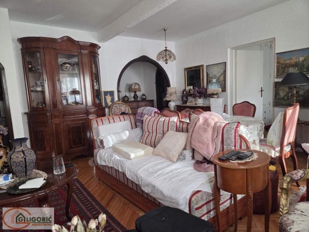 Stan na prodaju u Beogradu, Medaković 3, dvoiposoban, 80m2, cena 239000 evra