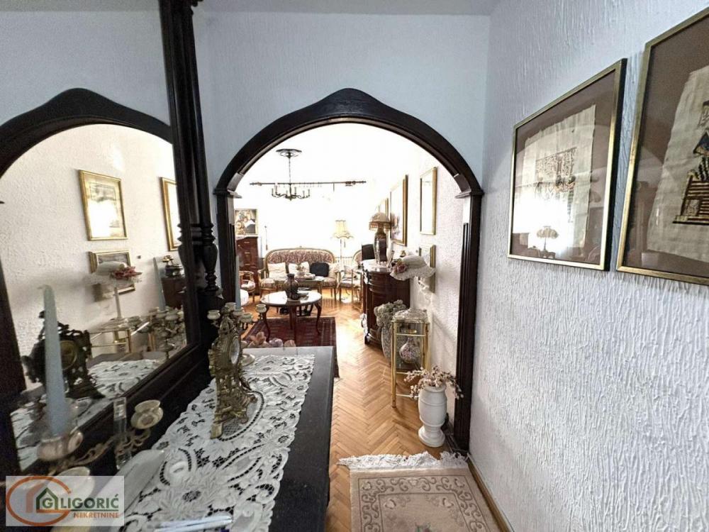 Stan na prodaju u Beogradu, Medaković 3, dvoiposoban, 80m2, cena 239000 evra