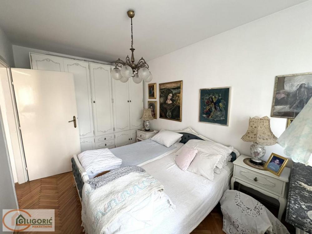 Stan na prodaju u Beogradu, Medaković 3, dvoiposoban, 80m2, cena 239000 evra