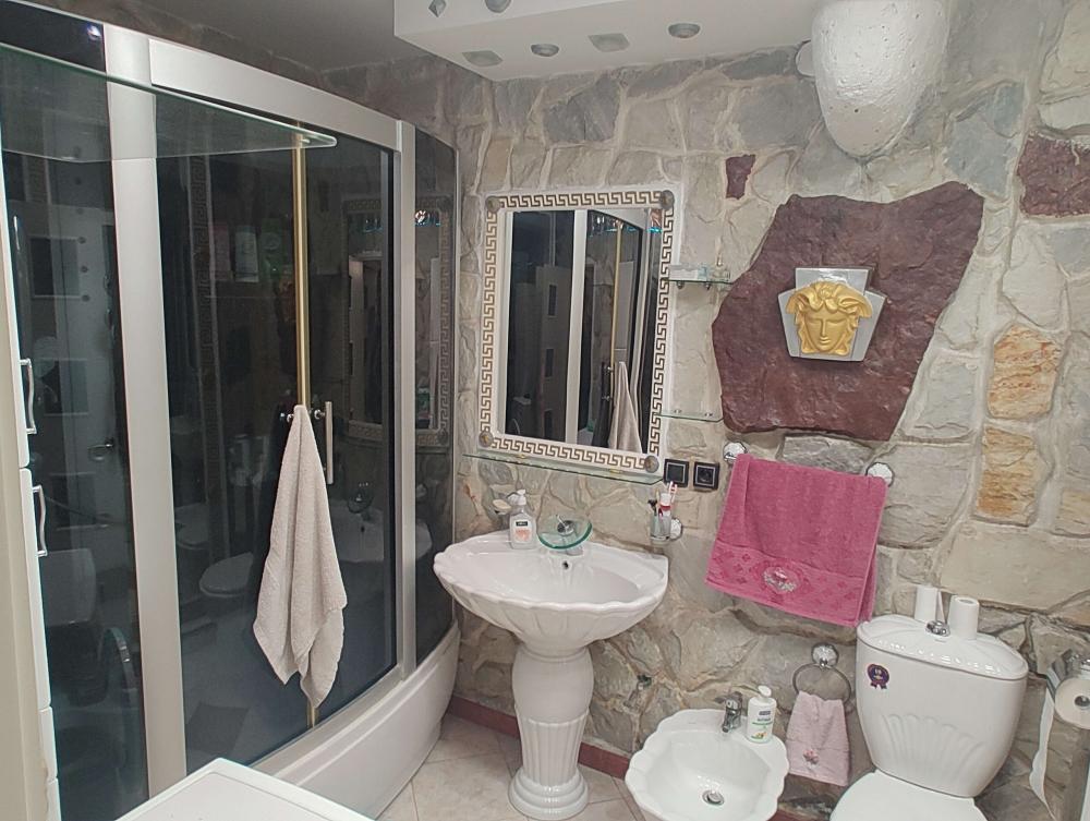 Stan na prodaju u Beogradu, Karaburma, trosoban, 57m2, cena 165000 evra