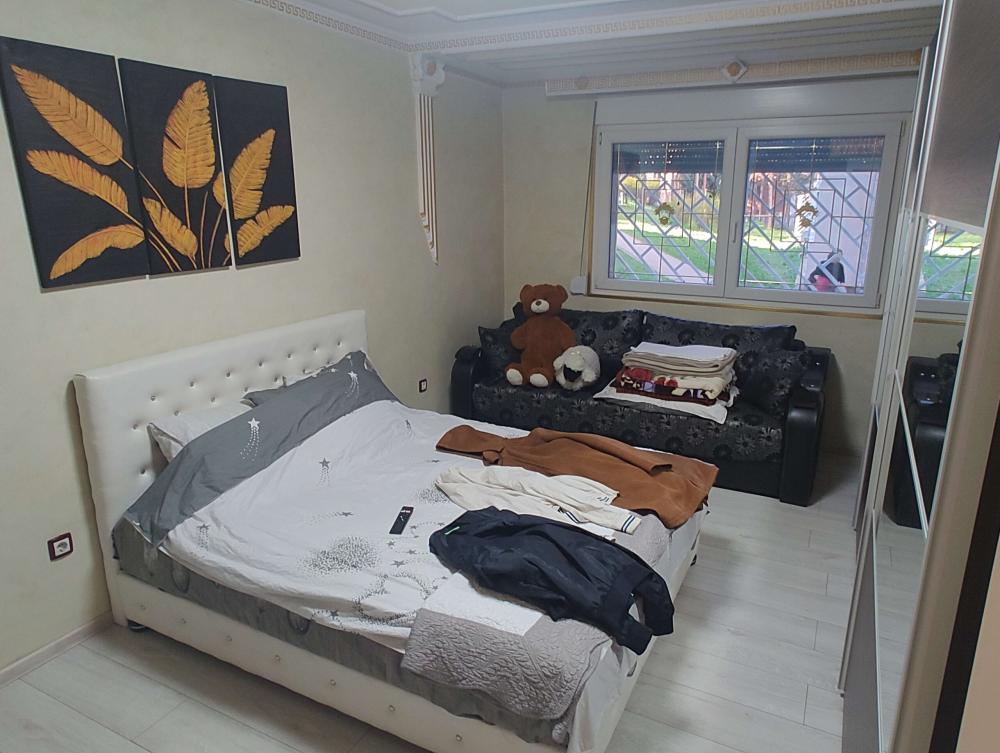 Stan na prodaju u Beogradu, Karaburma, trosoban, 57m2, cena 165000 evra