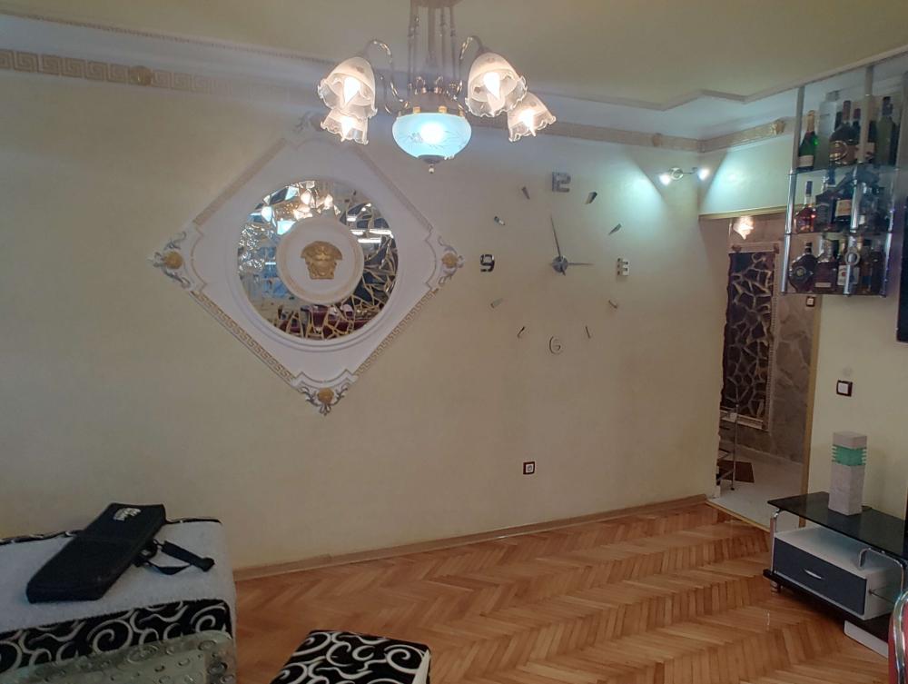 Stan na prodaju u Beogradu, Karaburma, trosoban, 57m2, cena 165000 evra