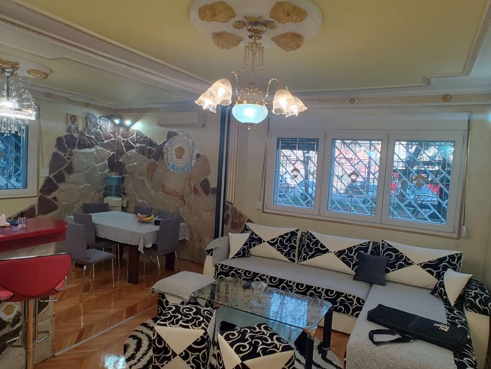 Stan na prodaju u Beogradu, Karaburma, trosoban, 57m2, cena 165000 evra