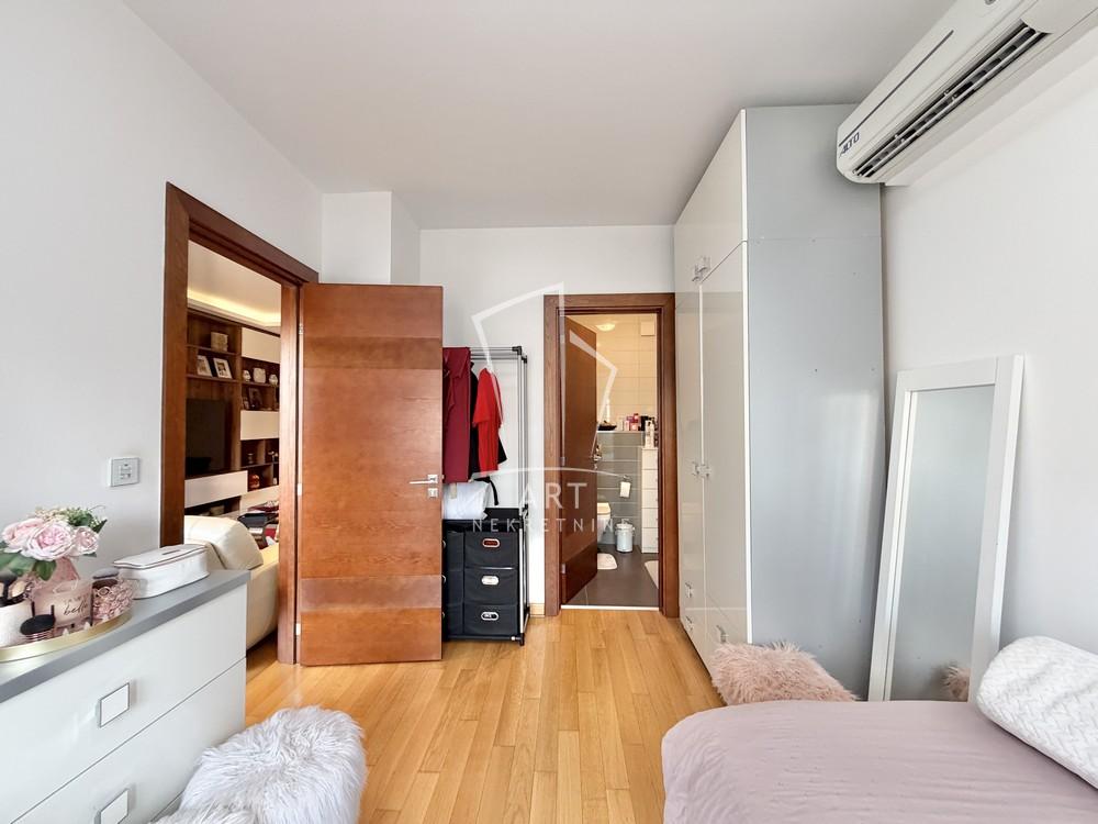 Stan na prodaju u Beogradu, Crveni Krst, cetvorosoban, 88m2, cena 380000 evra