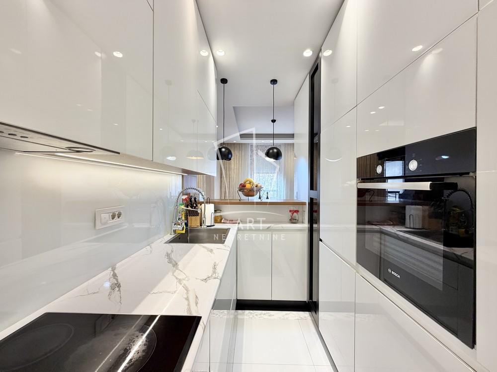 Stan na prodaju u Beogradu, Crveni Krst, cetvorosoban, 88m2, cena 380000 evra