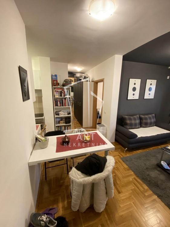 Stan na prodaju u Beogradu, Voždovac, jednoiposoban, 38m2, cena 152000 evra