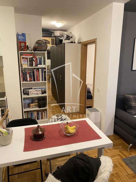 Stan na prodaju u Beogradu, Voždovac, jednoiposoban, 38m2, cena 152000 evra