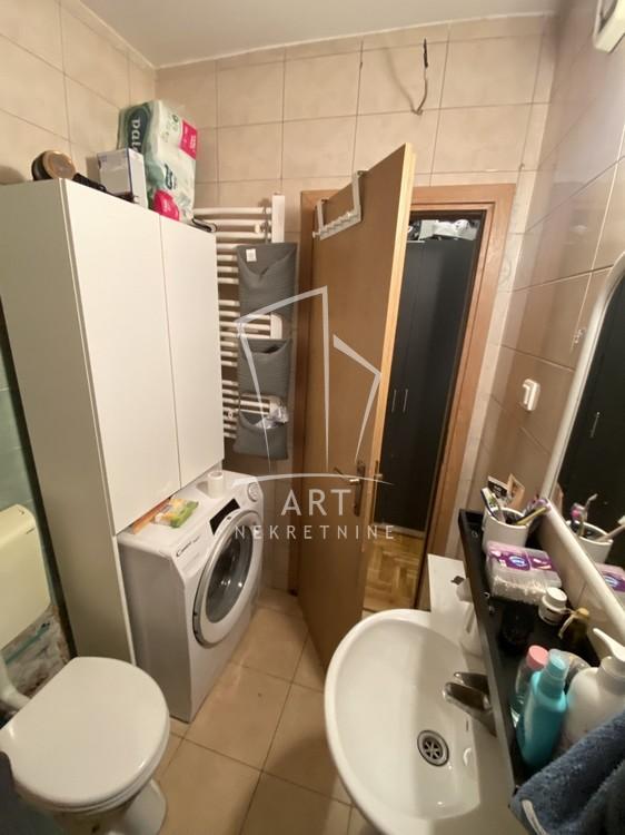 Stan na prodaju u Beogradu, Voždovac, jednoiposoban, 38m2, cena 152000 evra