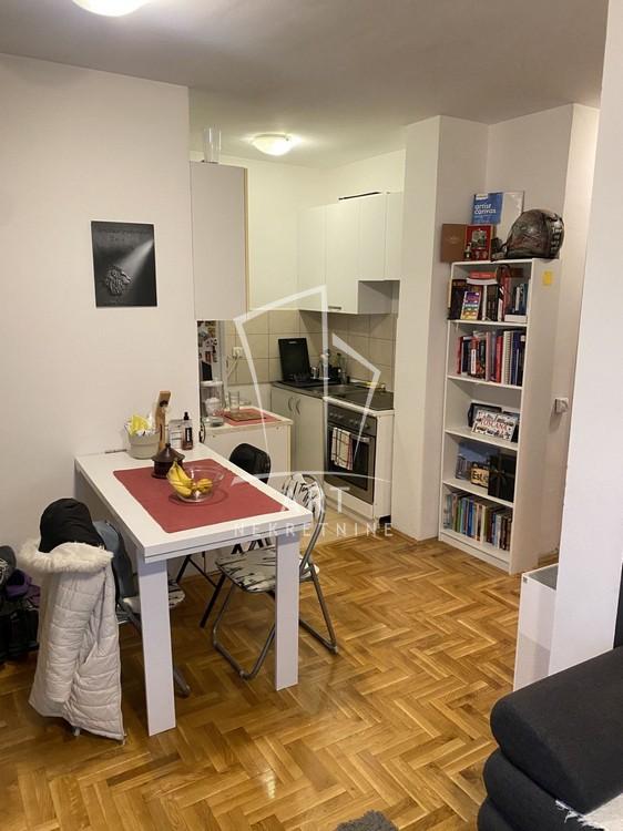 Stan na prodaju u Beogradu, Voždovac, jednoiposoban, 38m2, cena 152000 evra