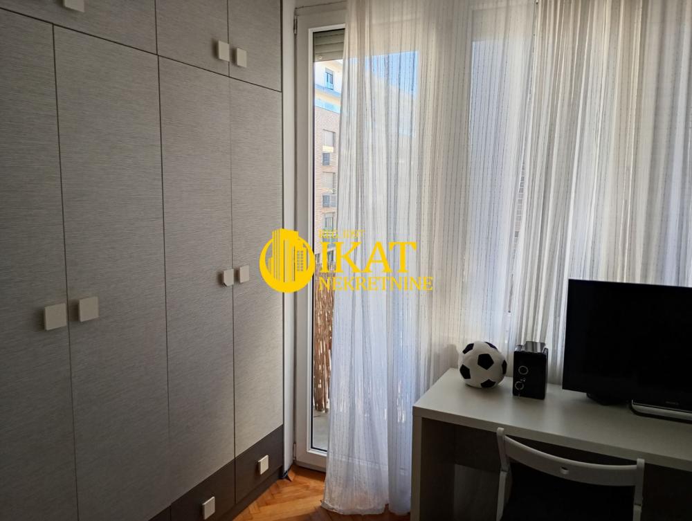 Stan na prodaju u Beogradu, Crveni Krst, trosoban, 69m2, cena 259000 evra