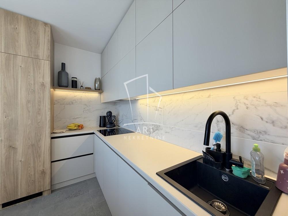 Stan na prodaju u Beogradu, Zemun, cetvorosoban, 115m2, cena 399000 evra