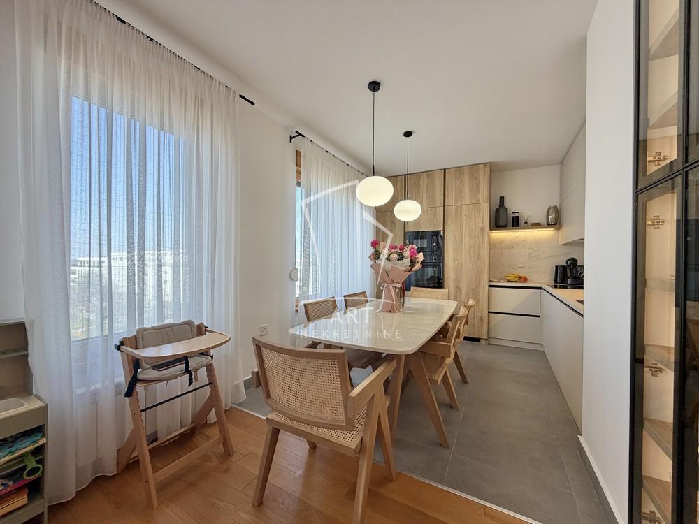 Stan na prodaju u Beogradu, Zemun, cetvorosoban, 115m2, cena 399000 evra