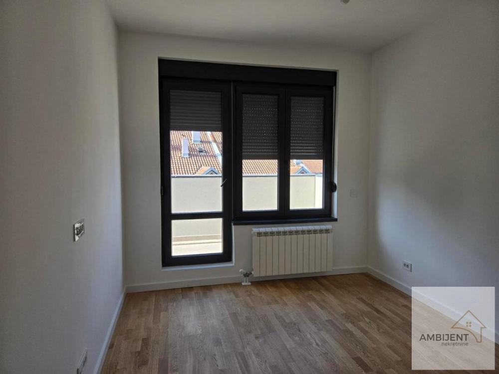 Stan na prodaju u Beogradu, Karaburma, cetvorosoban, 124m2, cena 347340 evra