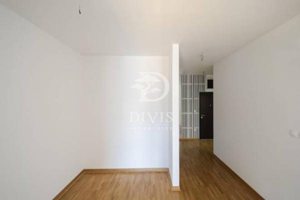 Stan na prodaju u Beogradu, Karaburma, trosoban, cena 297500 evra