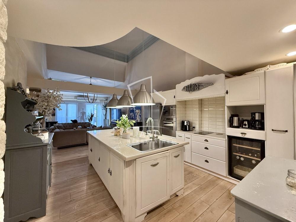 Stan na prodaju u Beogradu, Vračar, 141m2, cena 390000 evra