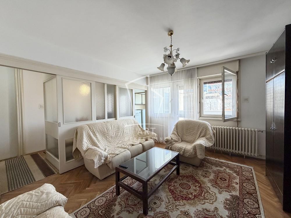 Stan na prodaju u Beogradu, Meandri, trosoban, 63m2, cena 225000 evra