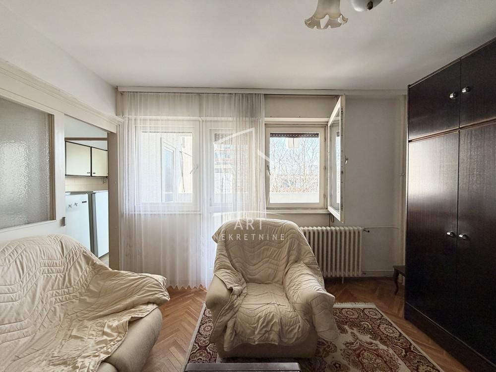 Stan na prodaju u Beogradu, Meandri, trosoban, 63m2, cena 225000 evra