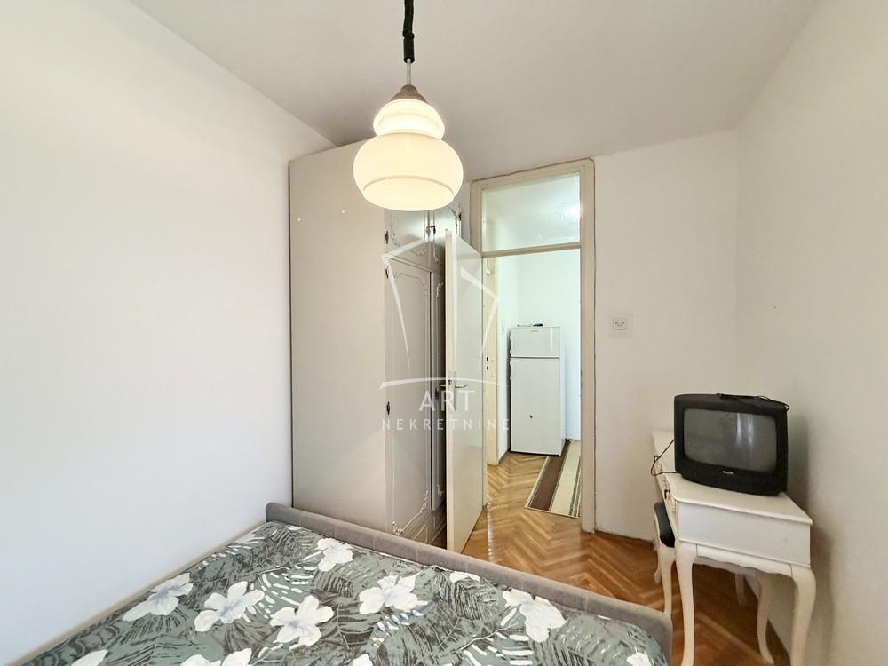 Stan na prodaju u Beogradu, Meandri, trosoban, 63m2, cena 225000 evra