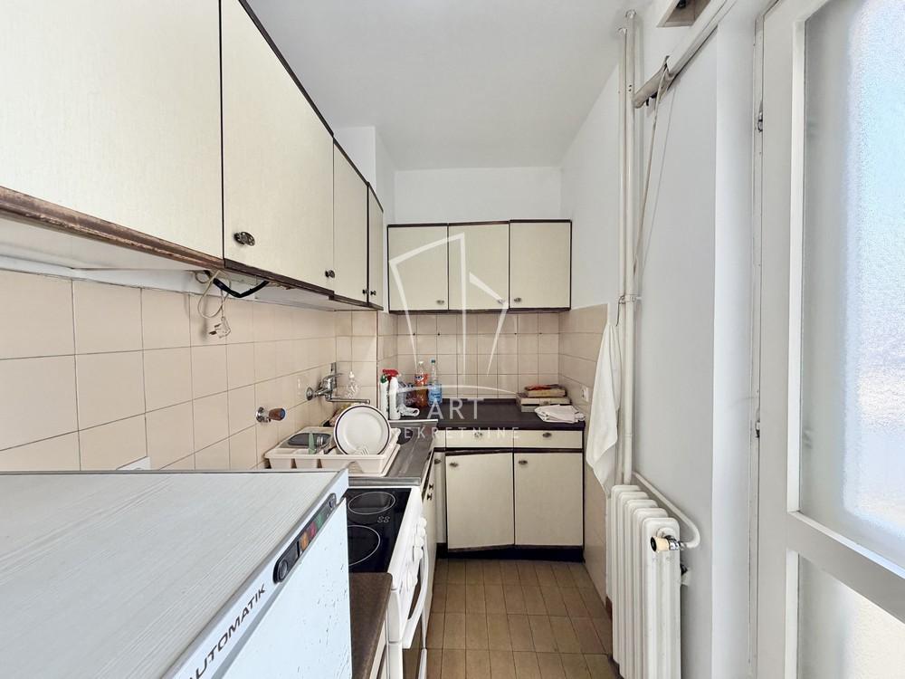 Stan na prodaju u Beogradu, Meandri, trosoban, 63m2, cena 225000 evra