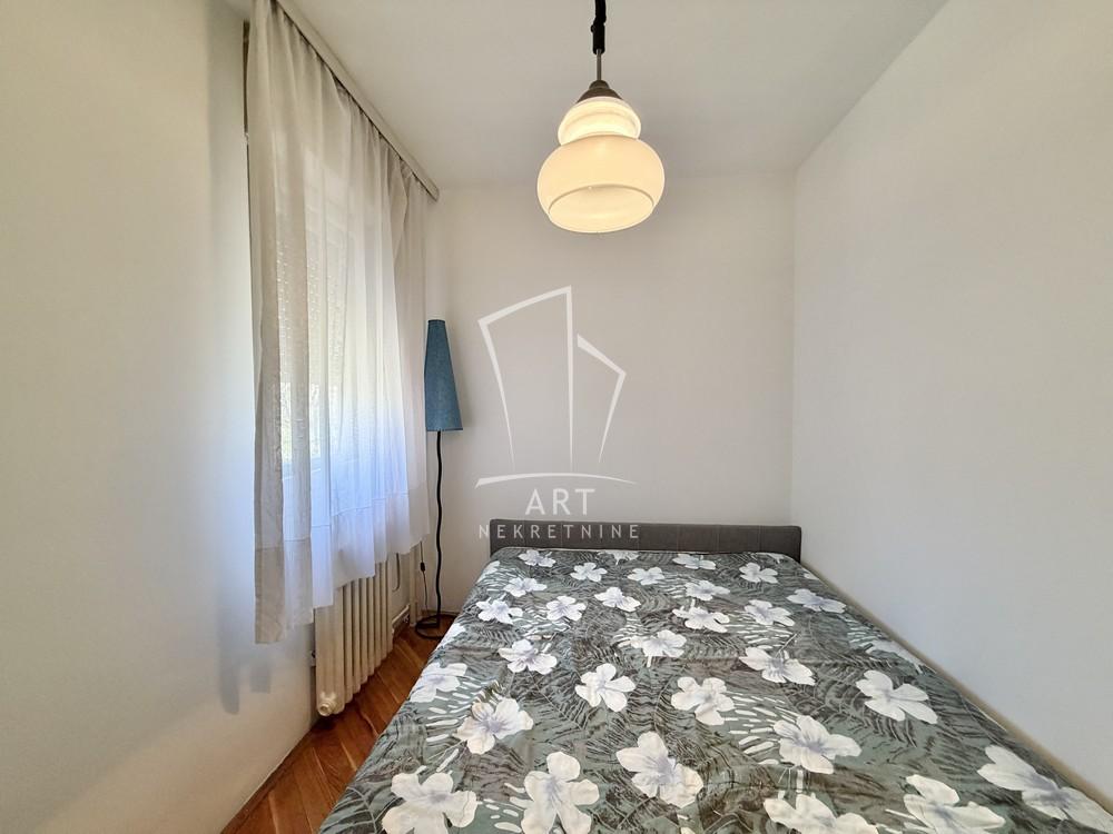 Stan na prodaju u Beogradu, Meandri, trosoban, 63m2, cena 225000 evra