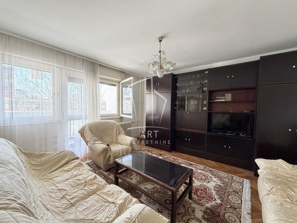 Stan na prodaju u Beogradu, Meandri, trosoban, 63m2, cena 225000 evra