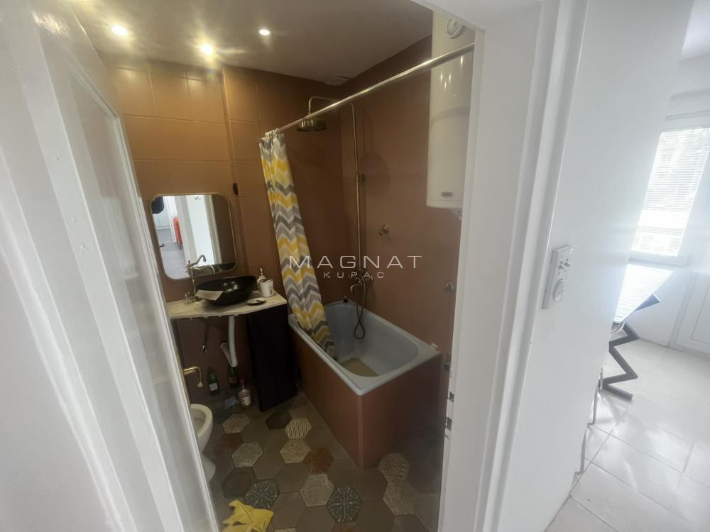 Stan na prodaju u Beogradu, Novi Beograd, dvosoban, 44m2, cena 162800 evra