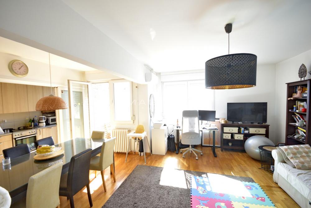 Stan na prodaju u Beogradu, Zvezdara, dvosoban, 60m2, cena 252000 evra