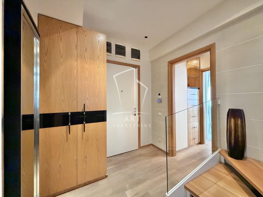 Stan na prodaju u Beogradu, Stari grad, 229m2, cena 1180000 evra