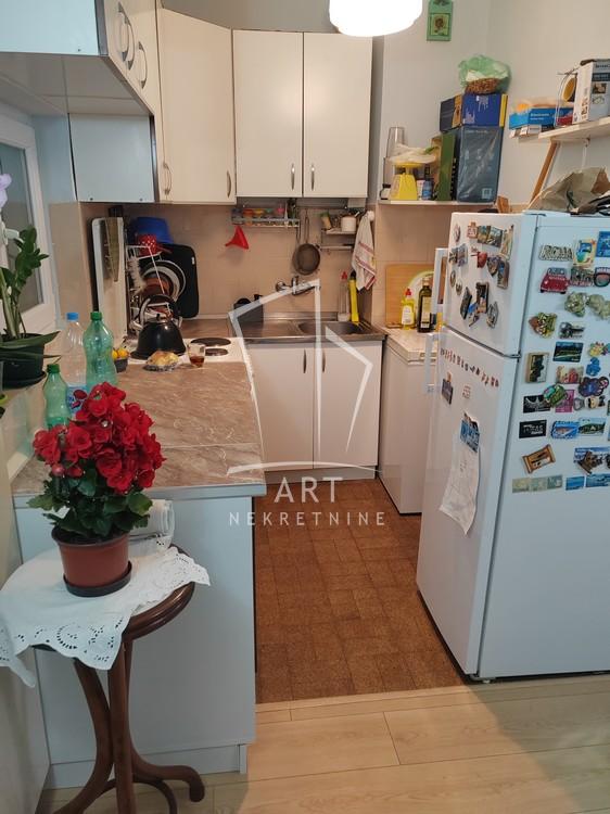 Stan na prodaju u Beogradu, Čukarica, trosoban, 85m2, cena 143000 evra