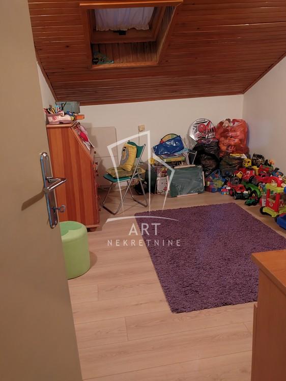 Stan na prodaju u Beogradu, Čukarica, trosoban, 85m2, cena 143000 evra