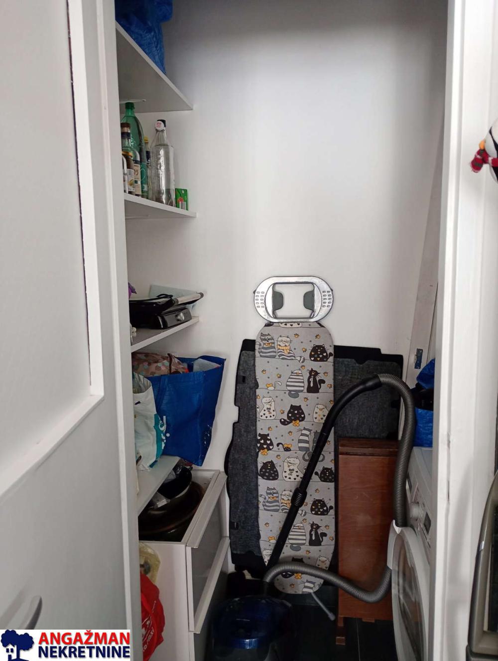 Stan na prodaju u Beogradu, Čubura, trosoban, 64m2, cena 259000 evra