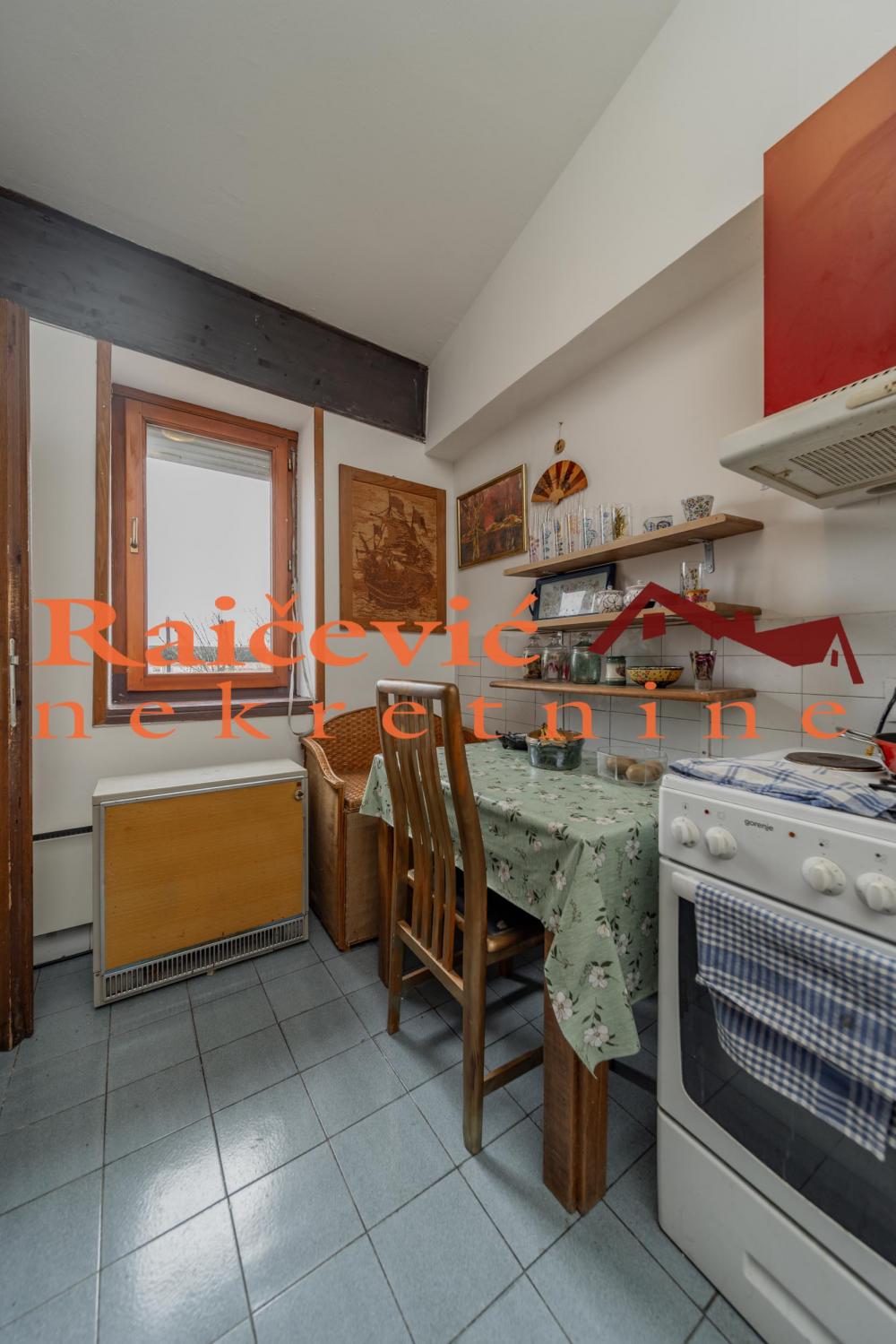 Stan na prodaju u Beogradu, Prvomajska, troiposoban, 86m2, cena 199000 evra