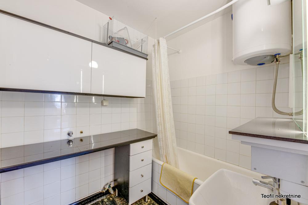 Stan na prodaju u Beogradu, Zemun, dvoiposoban, 78m2, cena 280000 evra