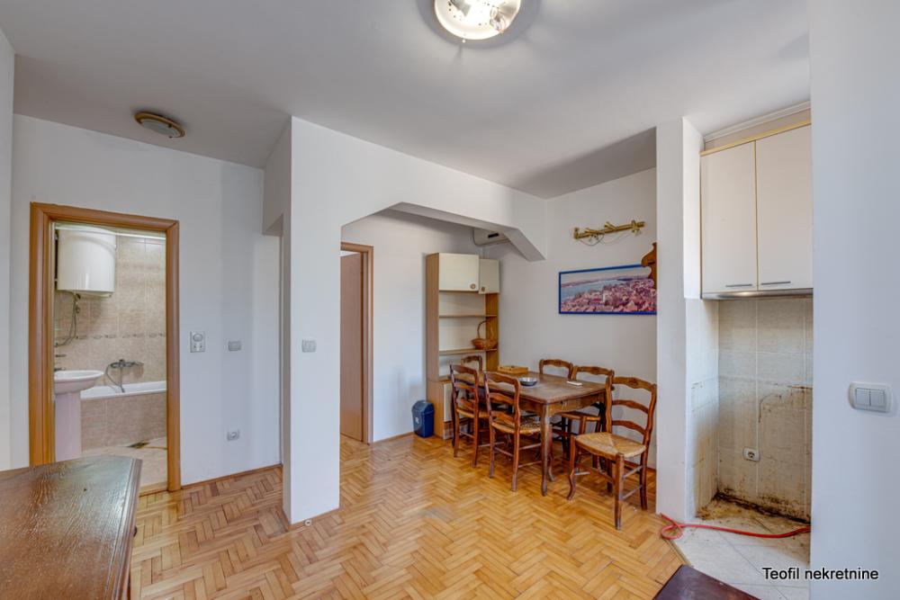 Stan na prodaju u Beogradu, Zemun, jednoiposoban, 32m2, cena 115000 evra