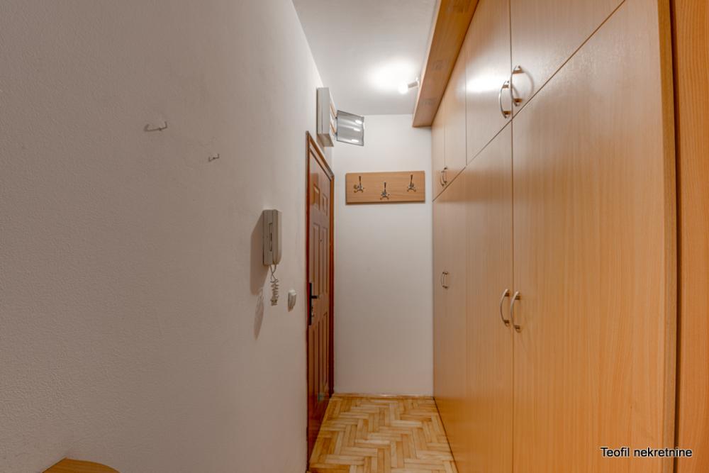 Stan na prodaju u Beogradu, Zemun, jednoiposoban, 32m2, cena 115000 evra