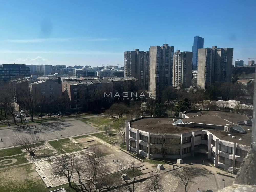 Stan na prodaju u Beogradu, Novi Beograd blok 28 (Potkovica), dvosoban, 57m2, cena 210000 evra