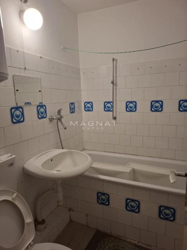 Stan na prodaju u Beogradu, Novi Beograd blok 28 (Potkovica), dvosoban, 57m2, cena 210000 evra