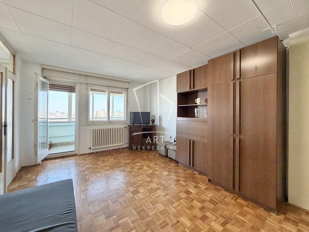 Stan na prodaju u Beogradu, Novi Beograd blok 45 (TC Enjub), jednoiposoban, 50m2, cena 168000 evra