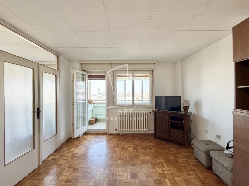 Stan na prodaju u Beogradu, Novi Beograd blok 45 (TC Enjub), jednoiposoban, 50m2, cena 168000 evra