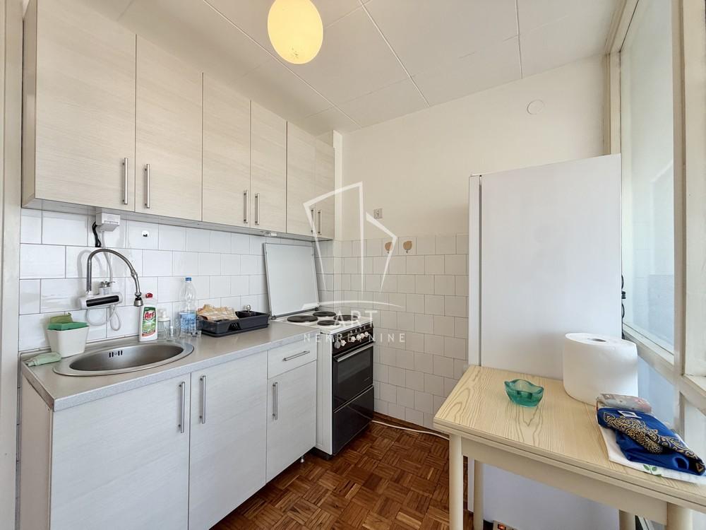 Stan na prodaju u Beogradu, Novi Beograd blok 45 (TC Enjub), jednoiposoban, 50m2, cena 168000 evra