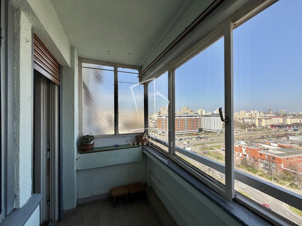 Stan na prodaju u Beogradu, Novi Beograd blok 45 (TC Enjub), jednoiposoban, 50m2, cena 168000 evra