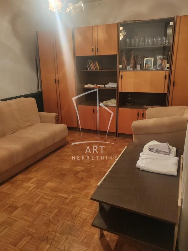 Stan na prodaju u Beogradu, Rakovica, dvoiposoban, 65m2, cena 177000 evra