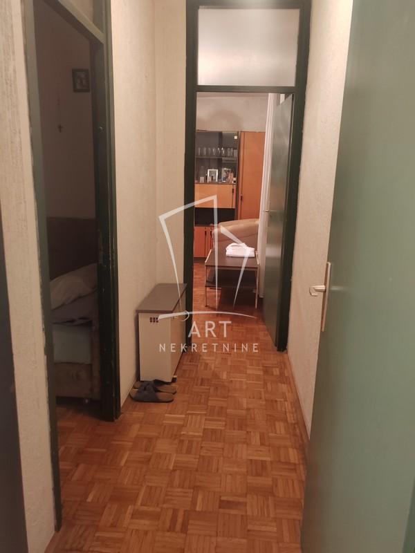 Stan na prodaju u Beogradu, Rakovica, dvoiposoban, 65m2, cena 177000 evra