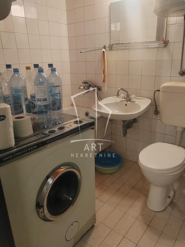 Stan na prodaju u Beogradu, Rakovica, dvoiposoban, 65m2, cena 177000 evra