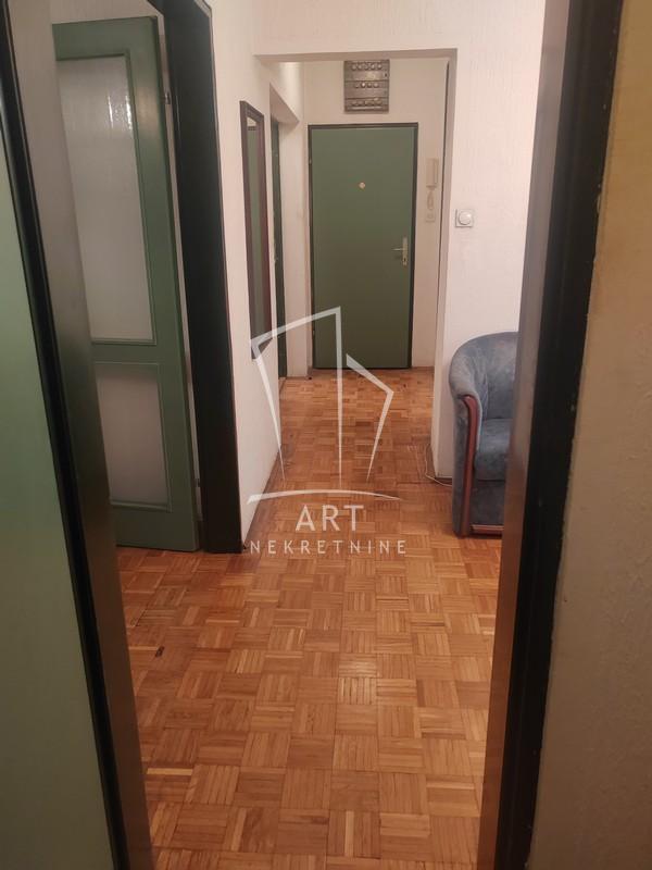 Stan na prodaju u Beogradu, Rakovica, dvoiposoban, 65m2, cena 177000 evra