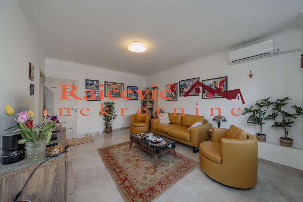 Stan na prodaju u Beogradu, Dedinje, trosoban, 80m2, cena 410000 evra