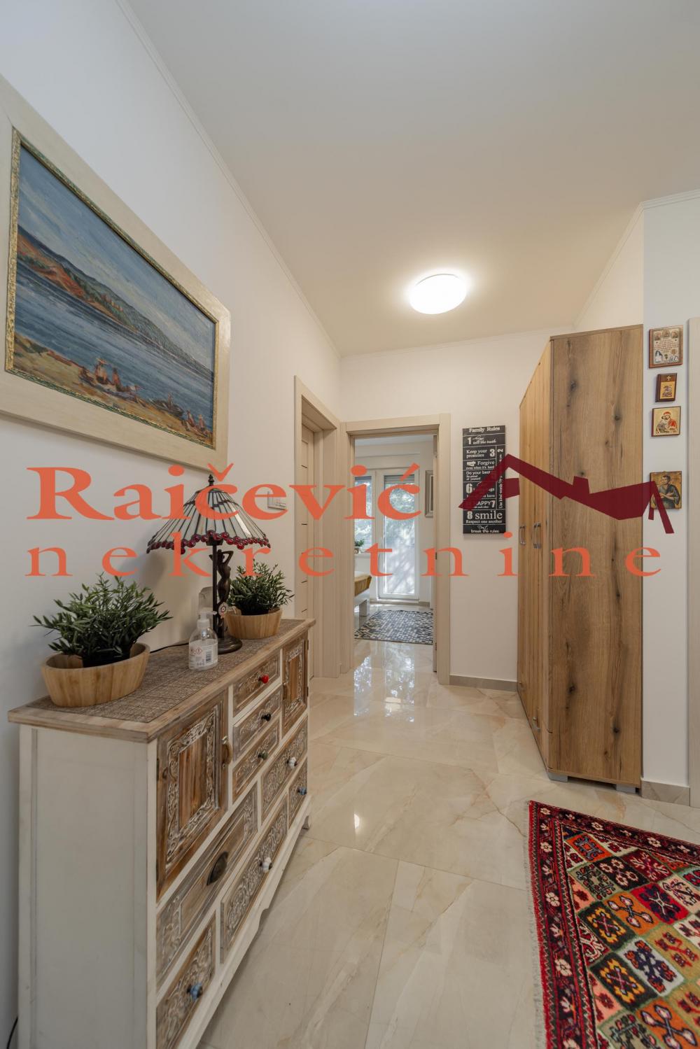 Stan na prodaju u Beogradu, Dedinje, trosoban, 80m2, cena 410000 evra