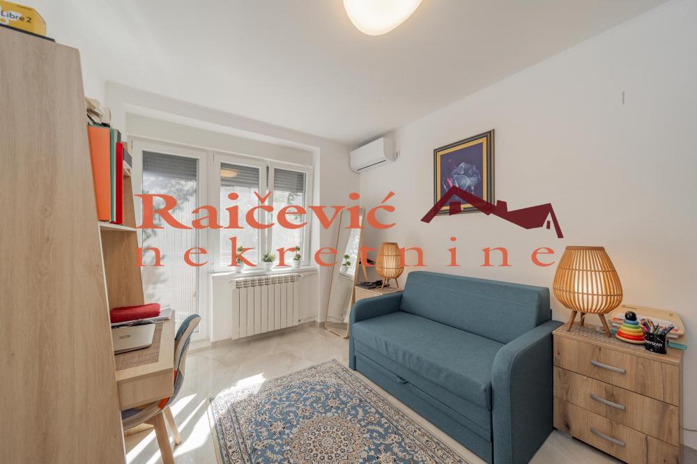 Stan na prodaju u Beogradu, Dedinje, trosoban, 80m2, cena 410000 evra