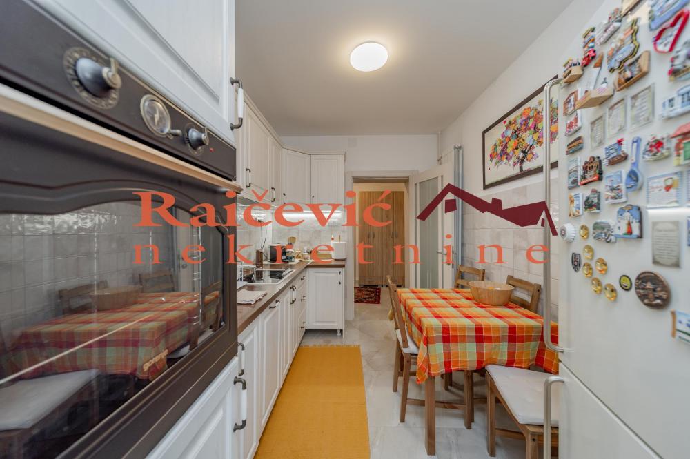 Stan na prodaju u Beogradu, Dedinje, trosoban, 80m2, cena 410000 evra