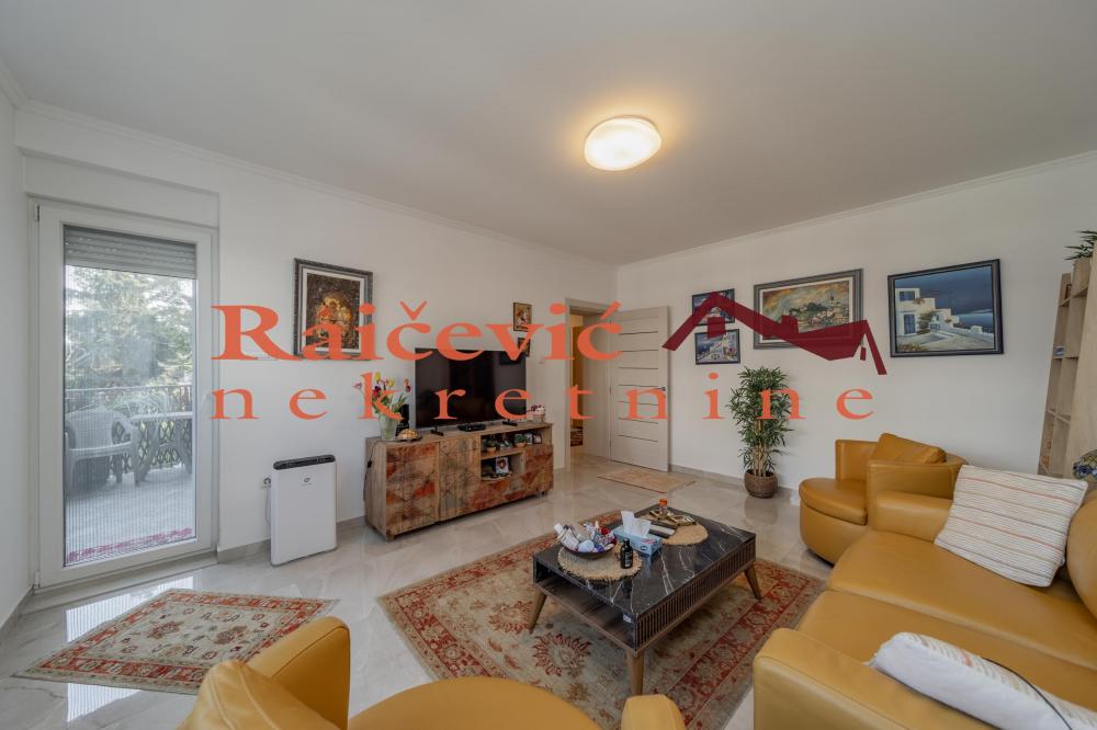 Stan na prodaju u Beogradu, Dedinje, trosoban, 80m2, cena 410000 evra